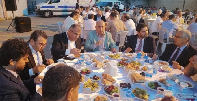 Hastane çalışanları ile hastalar iftarda buluştu