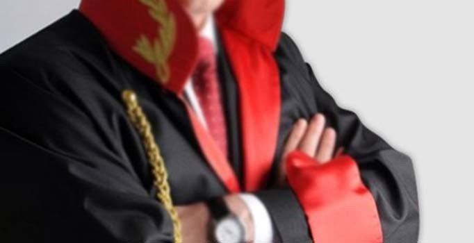 Avukatın etek boyuna tepki gösteren hakim görevden uzaklaştırıldı