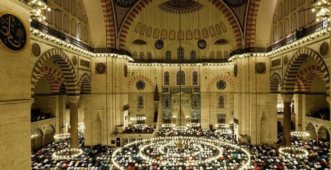 Kadir gecesinde nasıl namaz kılınır? Kadir suresi Türkçe ve Arapça okunuşu: Arınma gecesi...