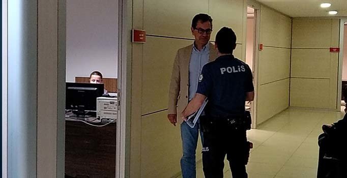 Kadri Gürsel teslim olmak üzere adliyede