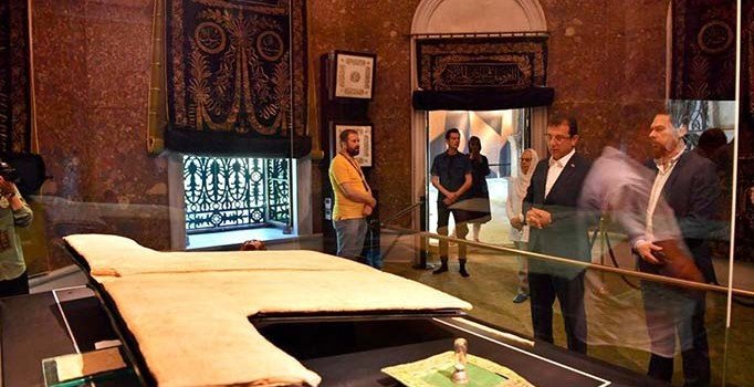 İmamoğlu'ndan Hırka-i Şerif'e ziyaret