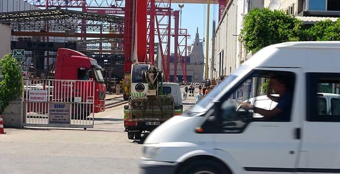 Tersanede feci iş kazası: Boğazına demir çubuk saplandı