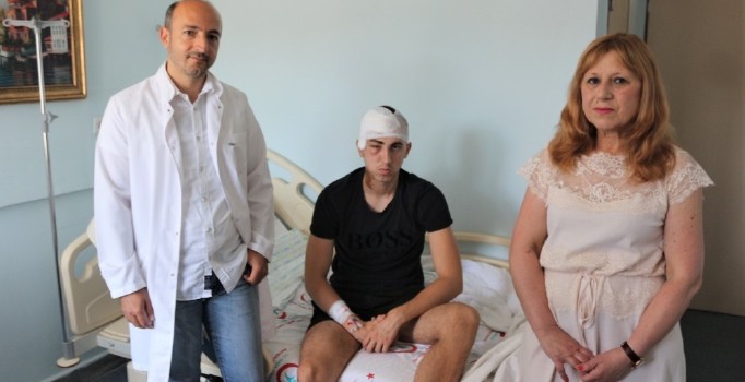 Beyin kanaması geçiren turist, Marmaris Devlet Hastanesi’nde yapılan ameliyatla hayata tutundu