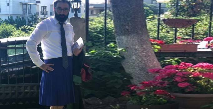 Etek boyuna tutanak tutturan hakime etekli protesto