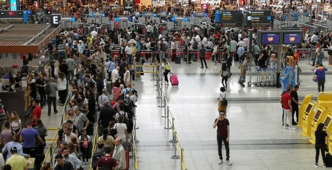 İstanbul Havalimanı ve Sabiha Gökçen'de bayram yoğunluğu