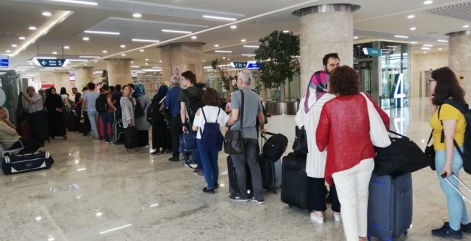 Ankara Yüksek Hızlı Tren Garı'nda bayram yoğunluğu