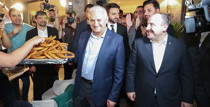 Bakan Varank'ın 'Gençler sahur yapalım' teklifine Yıldırım'dan cevap