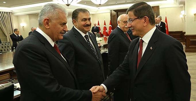 Davutoğlu'ndan Binali Yıldırım'a tebrik telefonu