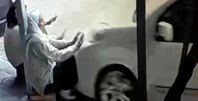 Adana'da ehliyetsiz sürücü dehşeti! Kaldırımda oturan iki kadını ezdi