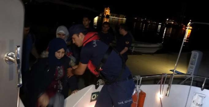 Yunanistan'a kaçmak için lüks yatı çalan göçmenler yakalandı