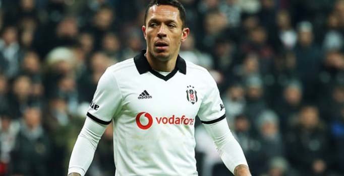 Adriano, Sao Paulo ile anlaştı