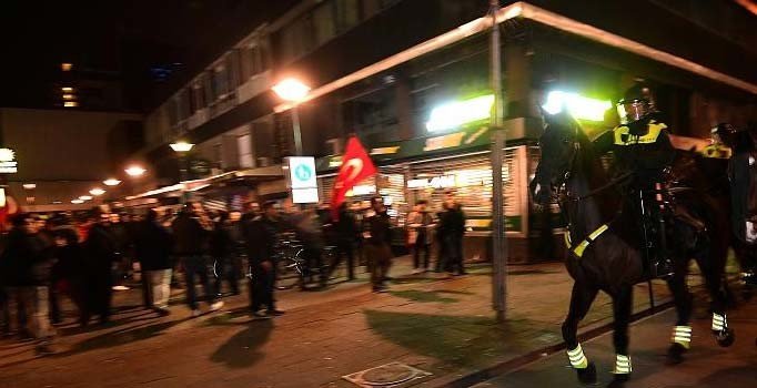 Irkçılıkla Mücadele Komitesi: Hollanda'da Türklere ırkçılık yapılıyor