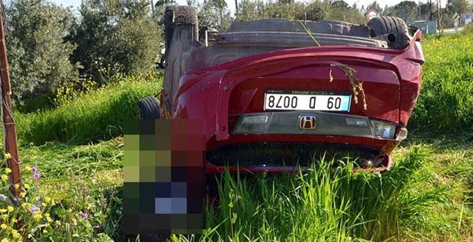 Sinop'ta otomobil tarlaya devrildi: 1 ölü, 4 yaralı