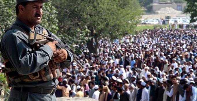 Afganistan'da bayram namazı çıkışında bombalı saldırı: 2 ölü