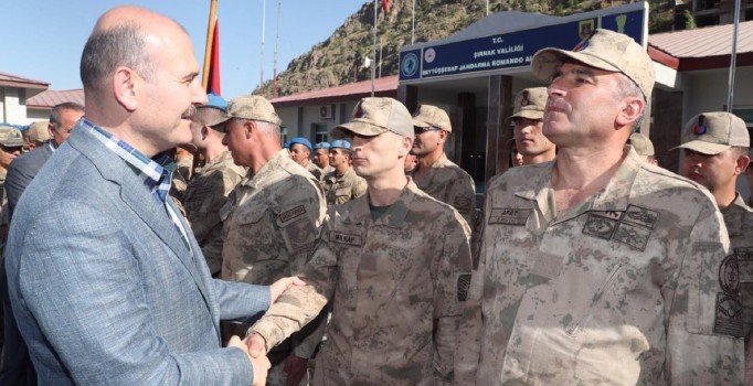 Soylu, Kato Dağı'nda Mehmetçik'e seslendi: Bu coğrafyayı gül bahçesine çevireceksiniz