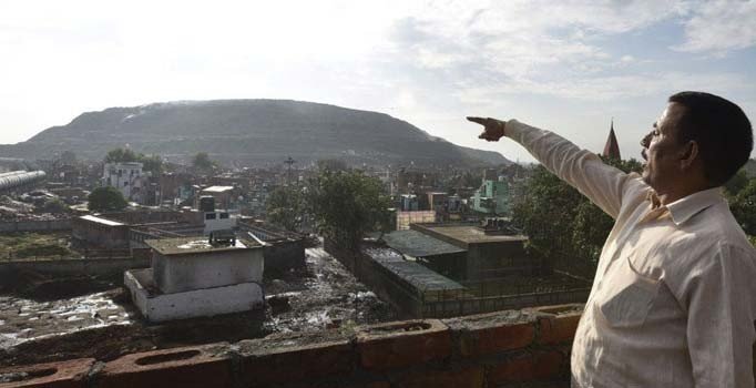 Hindistan'daki çöp dağı her yıl 10 metre yükseliyor