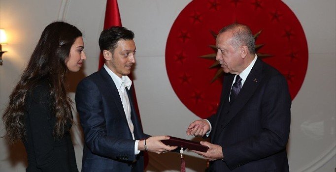 Mesut Özil'den 16 bin ihtiyaç sahibine düğün yemeği