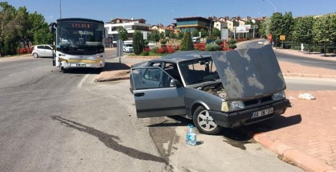 Belediye otobüsü ile otomobil çarpıştı: 4 ağır yaralı
