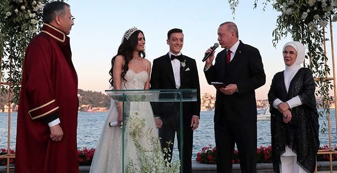Mesut Özil - Amine Gülşe çifti, Cumhurbaşkanı Erdoğan'ın şahitliğinde evlendi