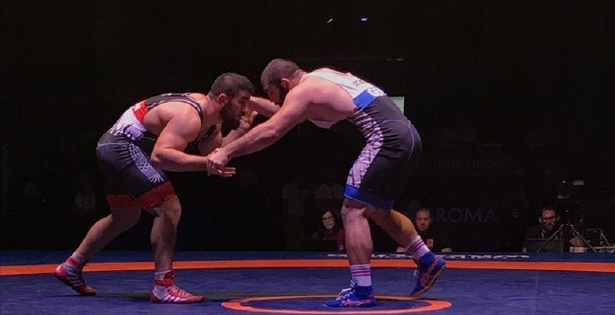 Milli güreşçilerden 3 madalya