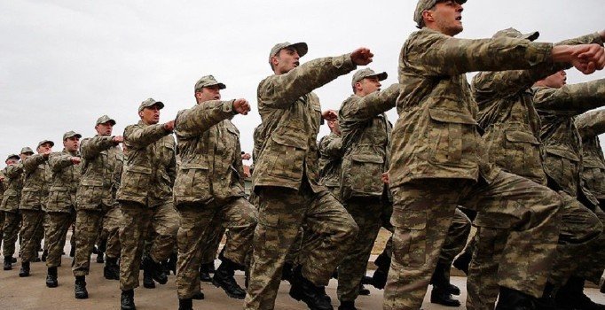 Yeni askerlik sistemine rötuş geliyor: CHP'nin itiraz ettiği 45. madde de masada