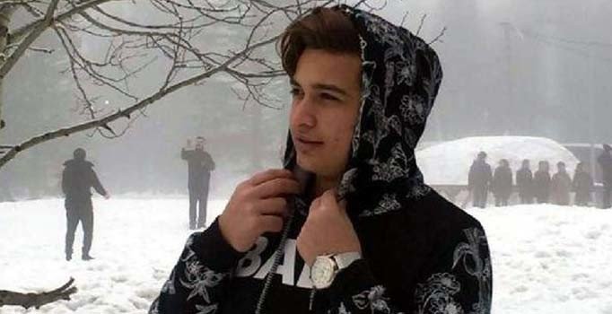 Buzdolabını tamir etmek isterken öldü