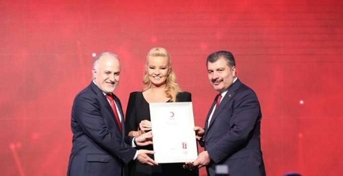 Kızılay'dan Müge Anlı'ya platin madalya