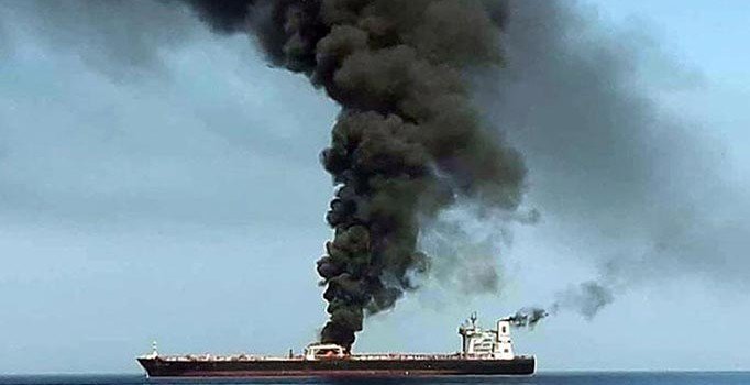 Umman Denizi'nde iki petrol tankerinde patlama