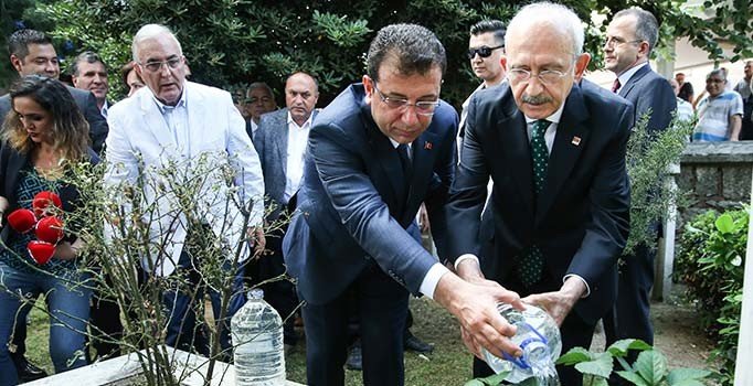 CHP'den ilk İBB Başkanı Hızır Bey Çelebi'nin kabrine ziyaret