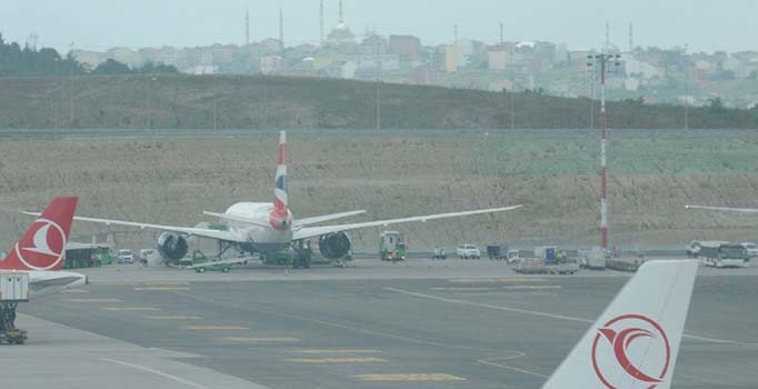 İngiliz yolcu uçağı İstanbul'a acil iniş yaptı