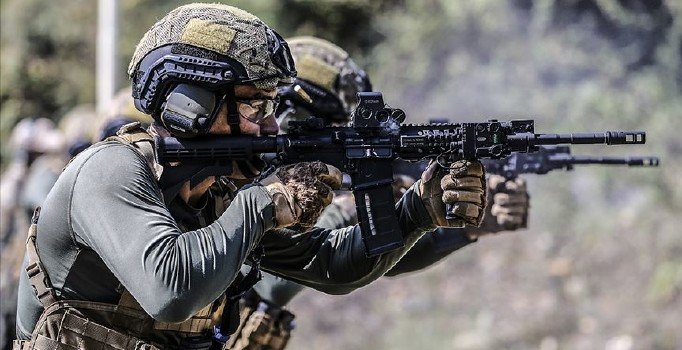 Gri kategorideki terörist Selma Oğuz teslim oldu