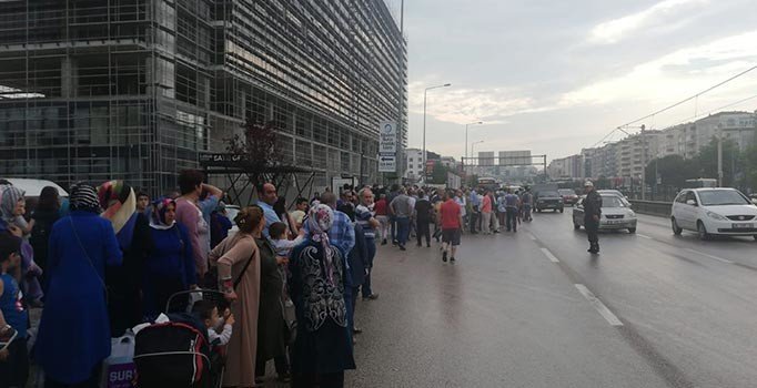 Bursa’da metroya yıldırım düştü