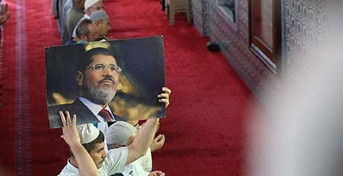 Türkiye Mursi için saf tuttu