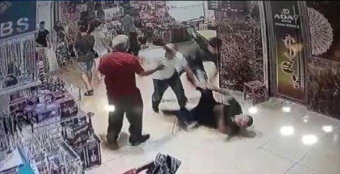 Kapalıçarşı'da muştalı, biber gazlı saldırı | Video