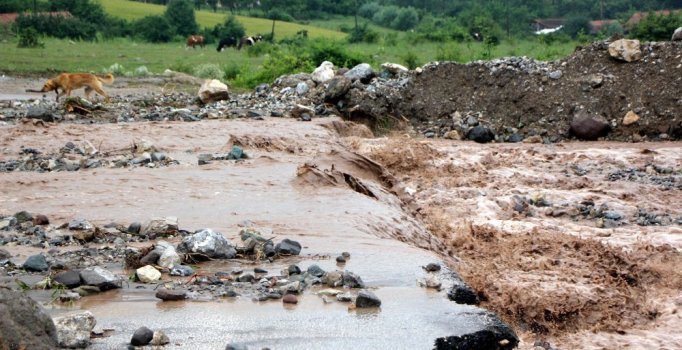 Japonya'da sel uyarısı sebebiyle binlerce kişiye tahliye emri