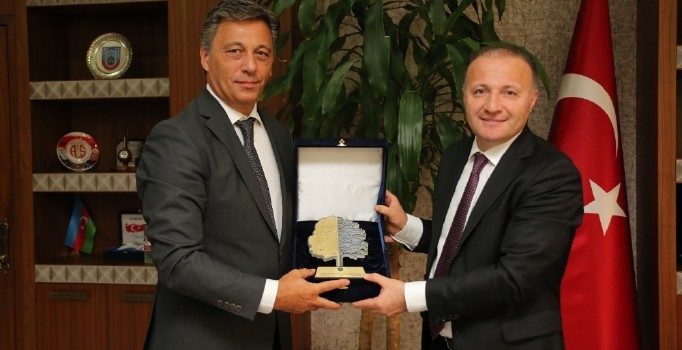 Rektör Ünal’a Çevreci Üniversite Ödülü