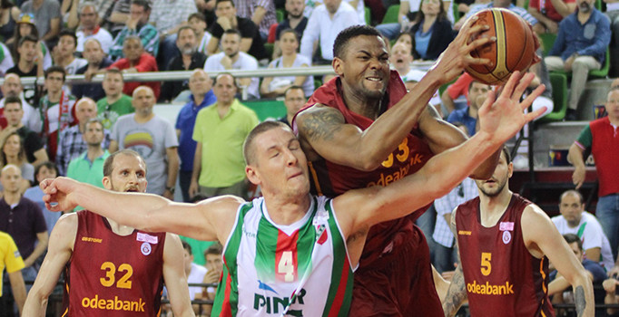 Pınar Karşıyaka'yı 65-62 yenen Galatasaray seride durumu 1-1 yaptı
