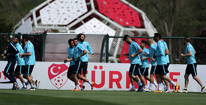 Arda ve Burak İngiltere maçı kadrosunda yok