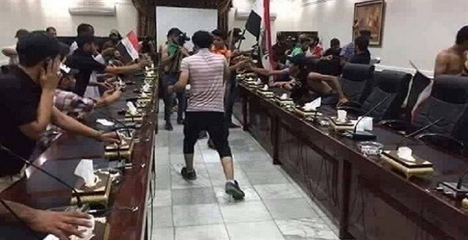 Bağdat'ta sokağa çıkma yasağı ilan edildi