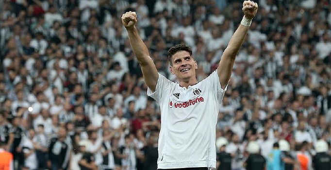 Süper Lig'in gol kralı Mario Gomez