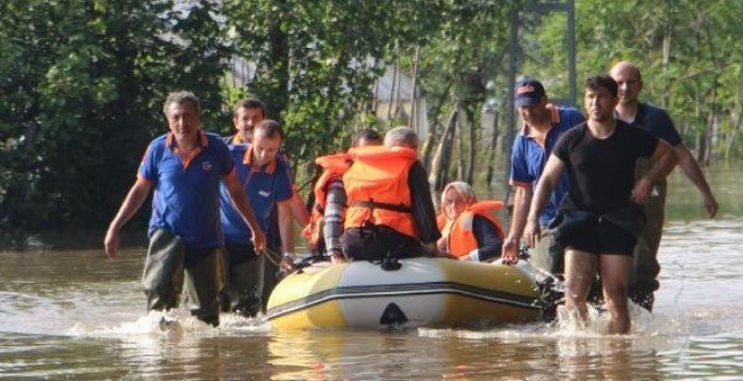 Terme'de sağanak sele neden oldu