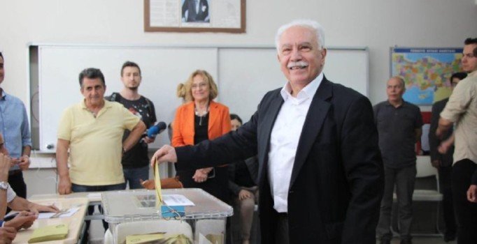 Doğu Perinçek, oyunu Beşiktaş'ta kullandı