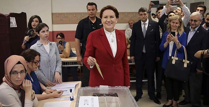 İYİ Parti lideri Meral Akşener oyunu kullandı
