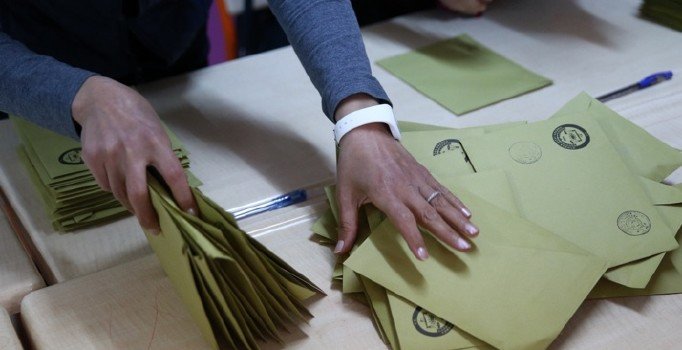 Yerel yönetim sistemi ve mahalli idareler üzerine