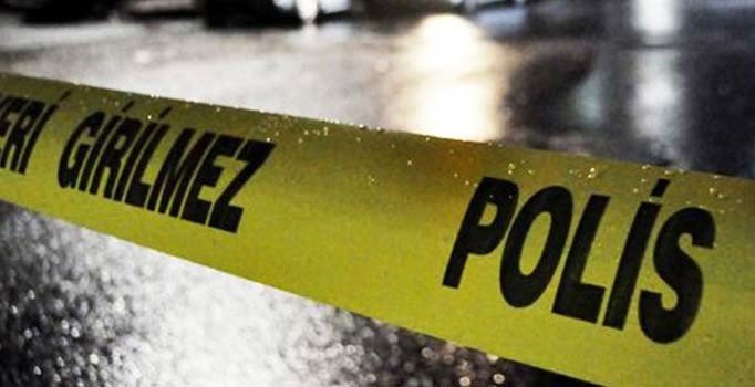 Eski CHP'li vekilin oğlunun park halindeki otomobili kurşunlandı