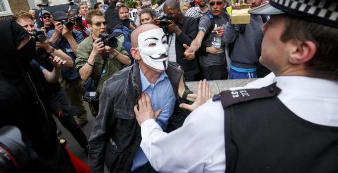 İngiltere'de iktidar protestosu