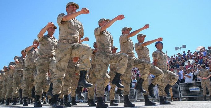 Askerler ne zaman tezkere alacak? Bakan Akar’dan erken terhis açıklaması