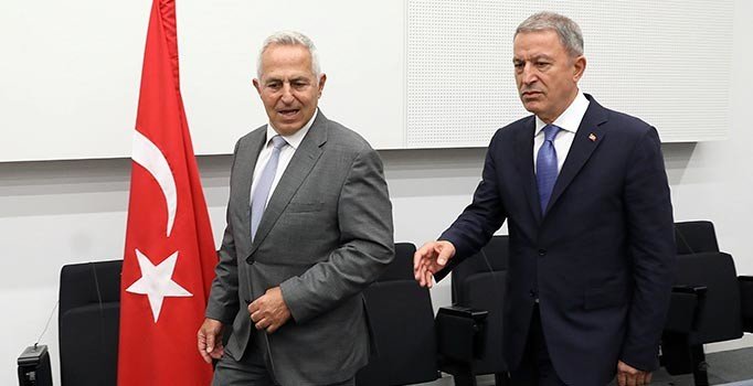 Bakan Akar Yunan mevkidaşı ile görüştü