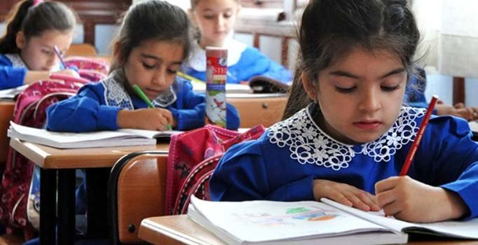 Okula başlama yaşını 69 aya çıkaran yasa TBMM'den geçti