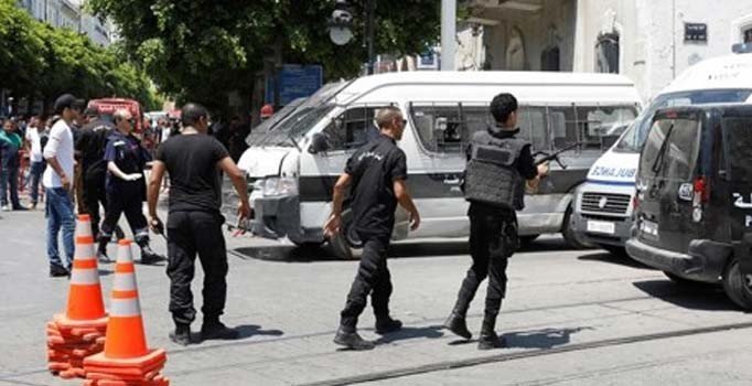 Tunus'ta polis aracına intihar saldırısı